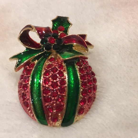 Christmas Holiday Crystal Ball Ornament Brooch Pin NWT unbranded 1.5x2” - Picture 7 of 12